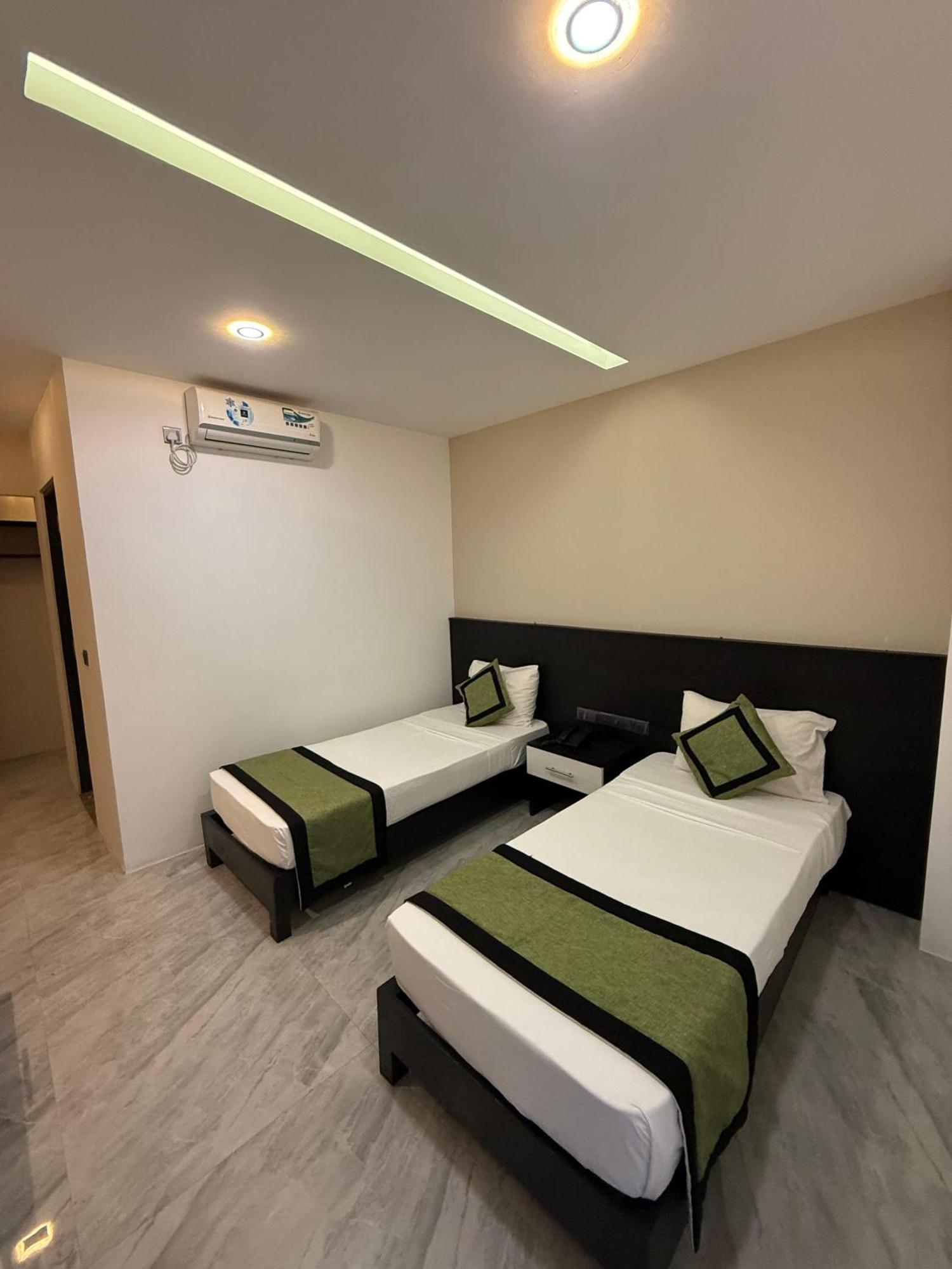 Ruvisha Beach Hotel Negombo Exterior foto