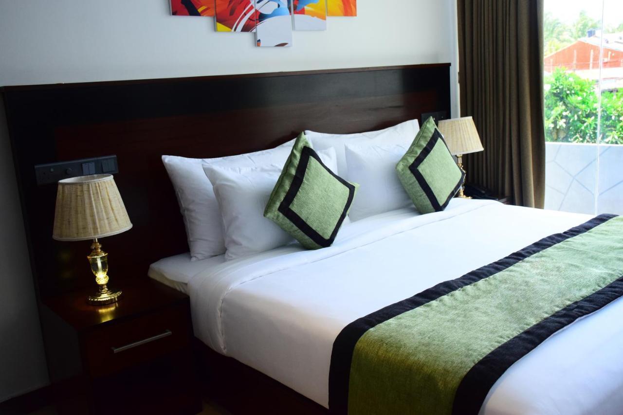 Ruvisha Beach Hotel Negombo Exterior foto
