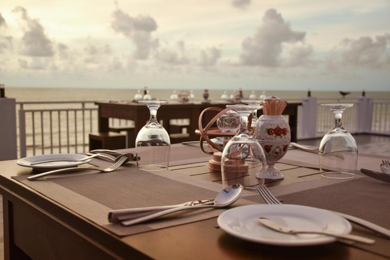 Ruvisha Beach Hotel Negombo Exterior foto