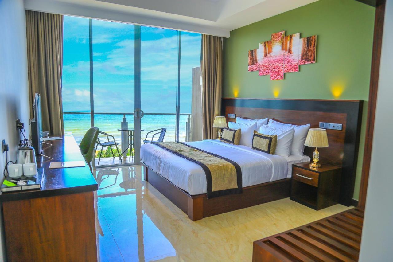 Ruvisha Beach Hotel Negombo Exterior foto